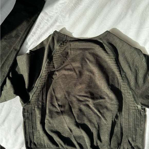 ALPHALETE AMPLIFY LONGSLEEVE CROP TOP-CHARCOAL GREEN-SIZE M - Picture 4 of 4